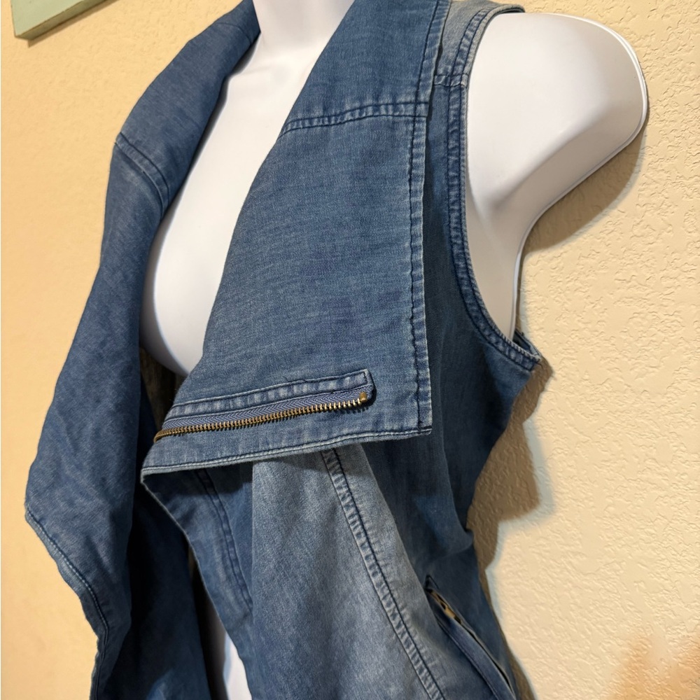 Denim Coastal Cowgirl Vest with Zipper detail and pockets Sz L